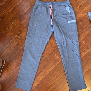 Women’s Figs scrub pants in Denim color